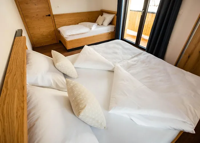 Hisa Kosobrin 크라니스카고라